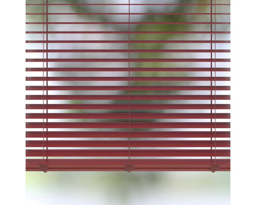 Geschlossene horizontale Jalousie zur Fensterdekoration und zum Sonnenschutz