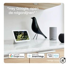 Assistants vocaux pour maison intelligente sur une surface en marbre avec logos de compatibilité Google Home, SmartThings et Amazon Alexa. (Image AI modified or generated)