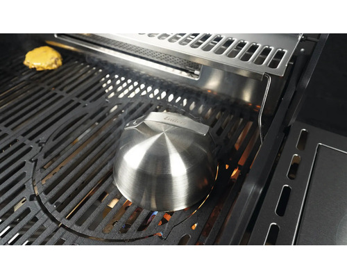 Edelstahldeckel zum Grillen von Speisen auf einem Grill