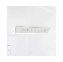 Detailaufnahme des Temperaturreglers im Kühlschrank