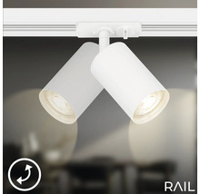 Zwei weisse, verstellbare Spots an einer Schiene