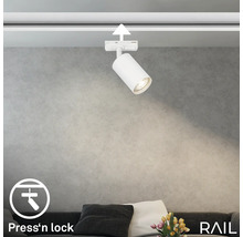 Weisser Schienenstrahler an einer Schiene mit Press''n Lock Symbol
