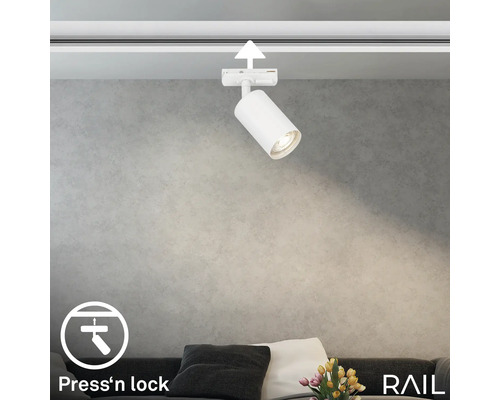 Weisser Schienenstrahler an einer Schiene mit Press''n Lock Symbol