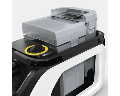 Gros plan d''un nettoyeur haute pression à eau froide avec buse, réservoir et commandes.