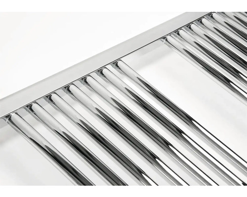 Vue détaillée d''un radiateur en acier chromé