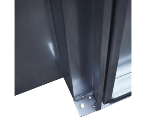 Detailaufnahme eines Metallrahmens mit Eckverbindung und Befestigungslöchern.