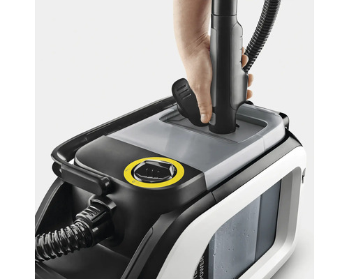 Detailansicht eines Dampfreinigers mit Bedienelementen und Schlauchanschluss