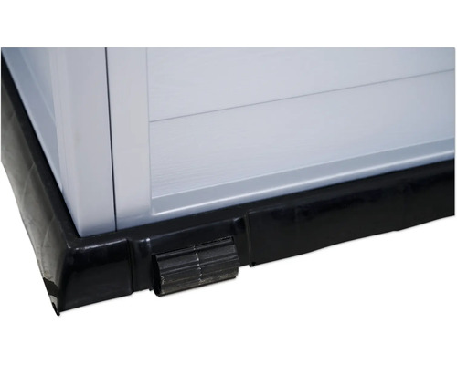 Vue détaillée d''une plinthe de cabanon de jardin