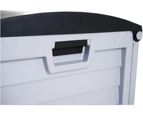 Gros plan d''un coffre de jardin en plastique avec poignée