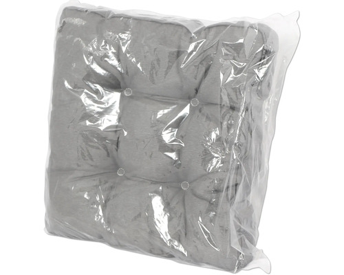 Graues Stuhlkissen mit Knöpfen in durchsichtiger Verpackung