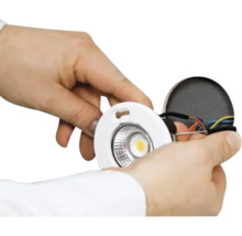 Installation einer runden LED-Einbauleuchte