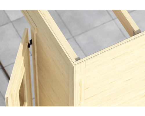 Gros plan d'un abri de jardin en bois en construction brute