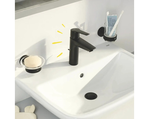 Lavabo avec robinet, porte-savon et gobelet à brosse à dents