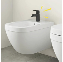Bidet suspendu blanc avec robinet noir