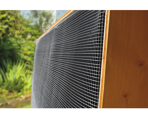 Vue détaillée d''une moustiquaire avec cadre en bois