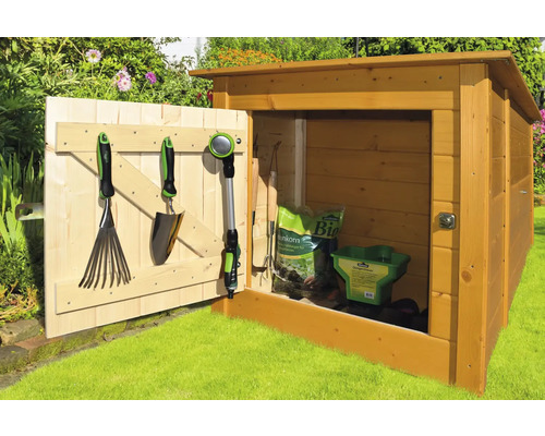 Armoire de jardin en bois ouverte avec outils de jardinage