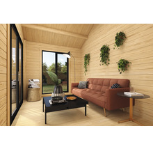 Salon avec lambris en bois, canapé et table basse