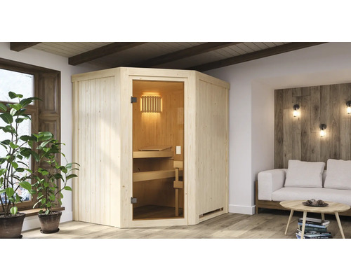 Chalet sauna Karibu Avanti avec poêle 3,6 kW y compris commande intégrée sans couronne avec porte entièrement vitrée coloris bronze Sauna d''angle en bois avec porte en verre dans un salon lumineux