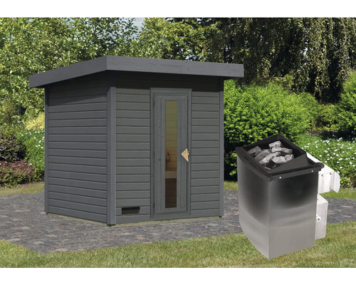 Sauna aus Holz mit Saunaofen im Garten