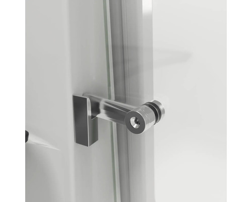 Vue détaillée d''une porte de cabine de douche avec poignée