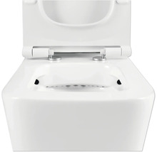 Detailansicht einer weißen Toilette mit offenem Deckel