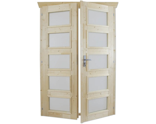 Geöffnete Holztür mit Glaseinsätzen