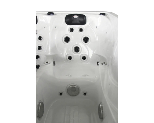 Vue intérieure d''un jacuzzi avec jets et appui-tête