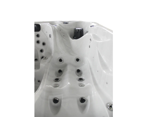 Vue détaillée d''un bain à remous avec jets et commandes
