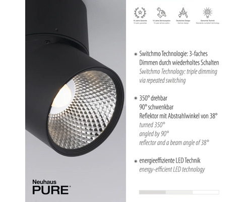 Nahaufnahme eines schwarzen LED-Strahlers mit technischen Details und Gütesiegeln