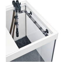 Innenansicht eines Aquariums mit Filteranlage