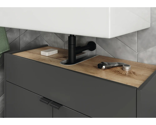 Meuble sous-lavabo avec robinetterie, lotion lavante et savon