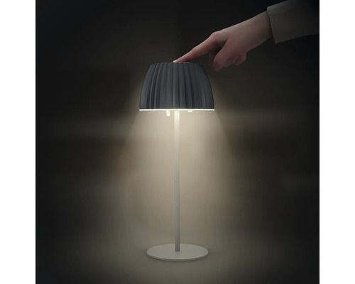 Dekorative Tischleuchte mit Berührungssensor und Hand