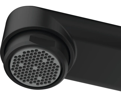 Gros plan d''une tête de robinet noire avec un régulateur de jet en nid d''abeille