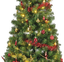 Arbre de Noël décoré avec des lumières, des guirlandes et des boules de Noël