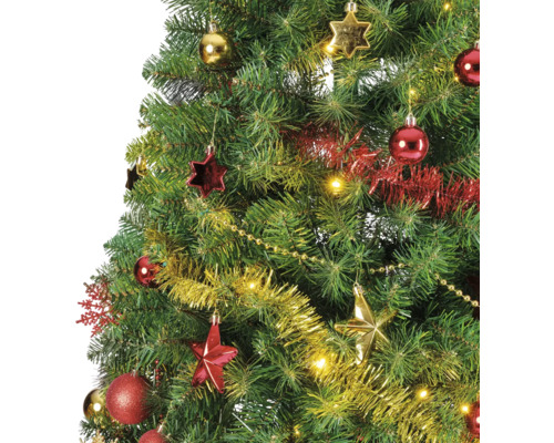 Vue détaillée d''un sapin de Noël décoré avec des boules, des étoiles, des guirlandes et une guirlande lumineuse
