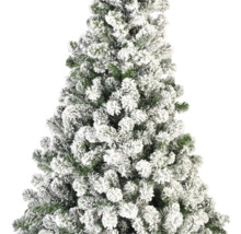 Gros plan sur un arbre de Noël enneigé