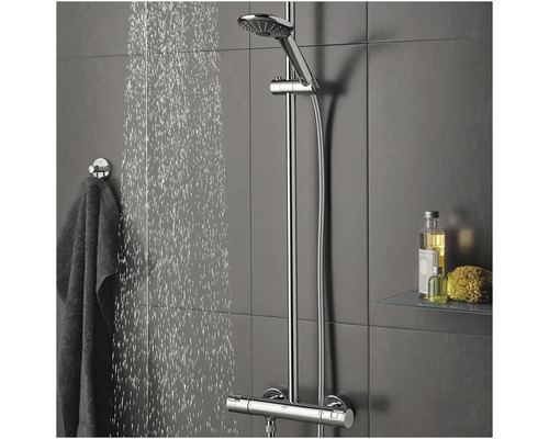 Système de douche avec serviette et articles de bain