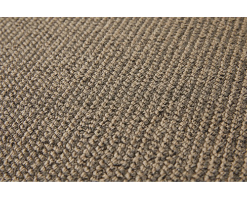 Detailansicht eines beigen Teppichbodens.