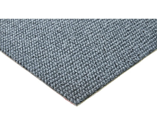 Nahaufnahme einer grauen Teppichfliese.