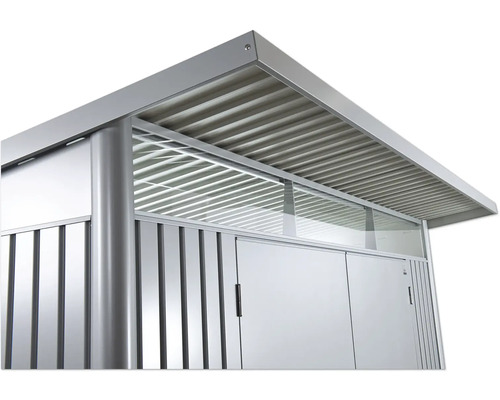 Detailansicht eines Gerätehauses mit Metalldach