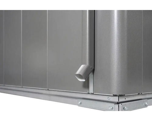 Vue détaillée d''un abri de jardin en métal avec écoulement des eaux pluviales