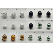 Boules de Noël en plastique de différentes couleurs et designs