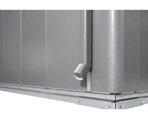 Vue détaillée d''un abri de jardin en métal avec gouttière