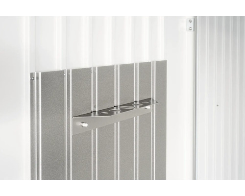 Support mural avec supports pour outils de jardin sur un mur métallique