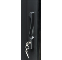 Griff einer Tür mit Schlüssel im Schloss