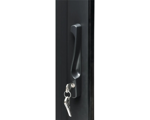 Griff einer Tür mit Schlüssel im Schloss