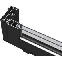 Detailansicht eines Fensterprofils mit Rahmen und Glas