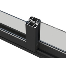 Vue détaillée d''un cadre de fenêtre en aluminium avec remplissage en verre