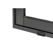 Vue détaillée d''une fenêtre en plastique noire