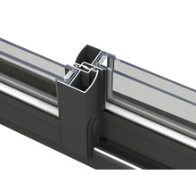 Vue détaillée d''un cadre de porte coulissante en aluminium avec des panneaux de verre